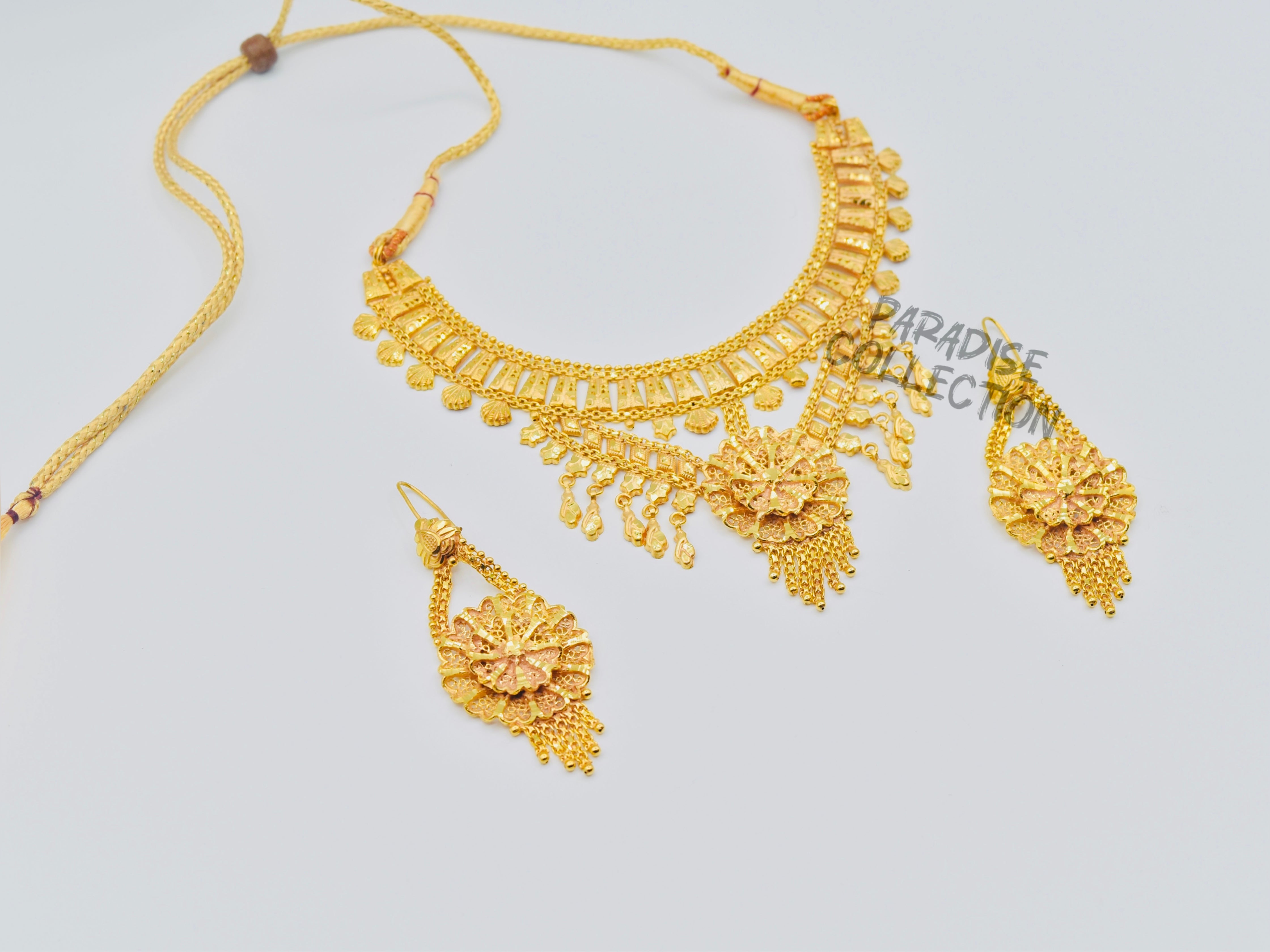 LET YOUR STYLE SHINE A Fine Choice Necklace Set With a FREE Jewelry Box β Elegance in Every Detail β¨