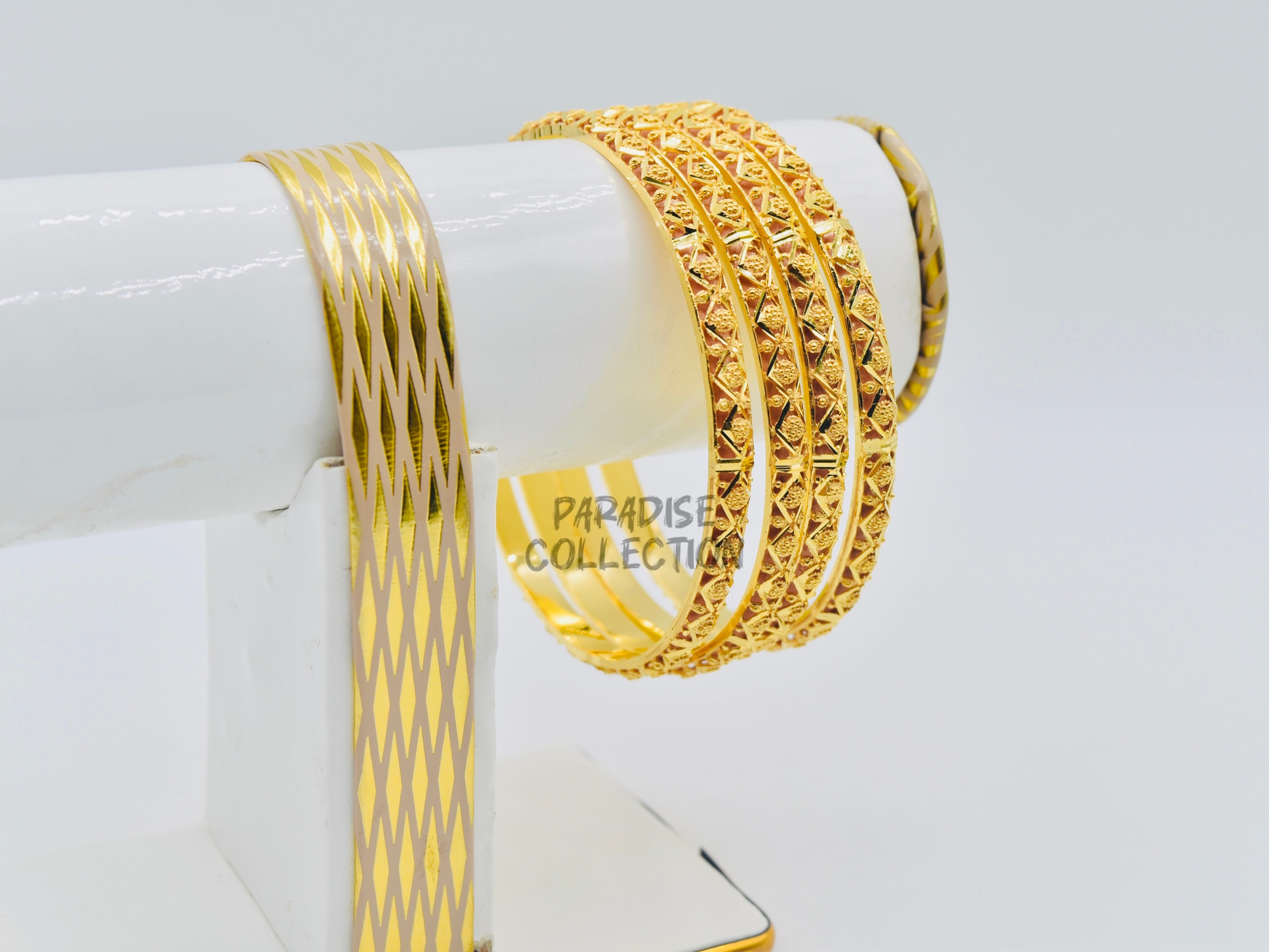 JEWELRY SPEAKS WHEN WORDS FAIL Buy an Outstanding Pack of 4 Bangles With a FREE Jewelry Box – A Timeless Statement of Style ✨