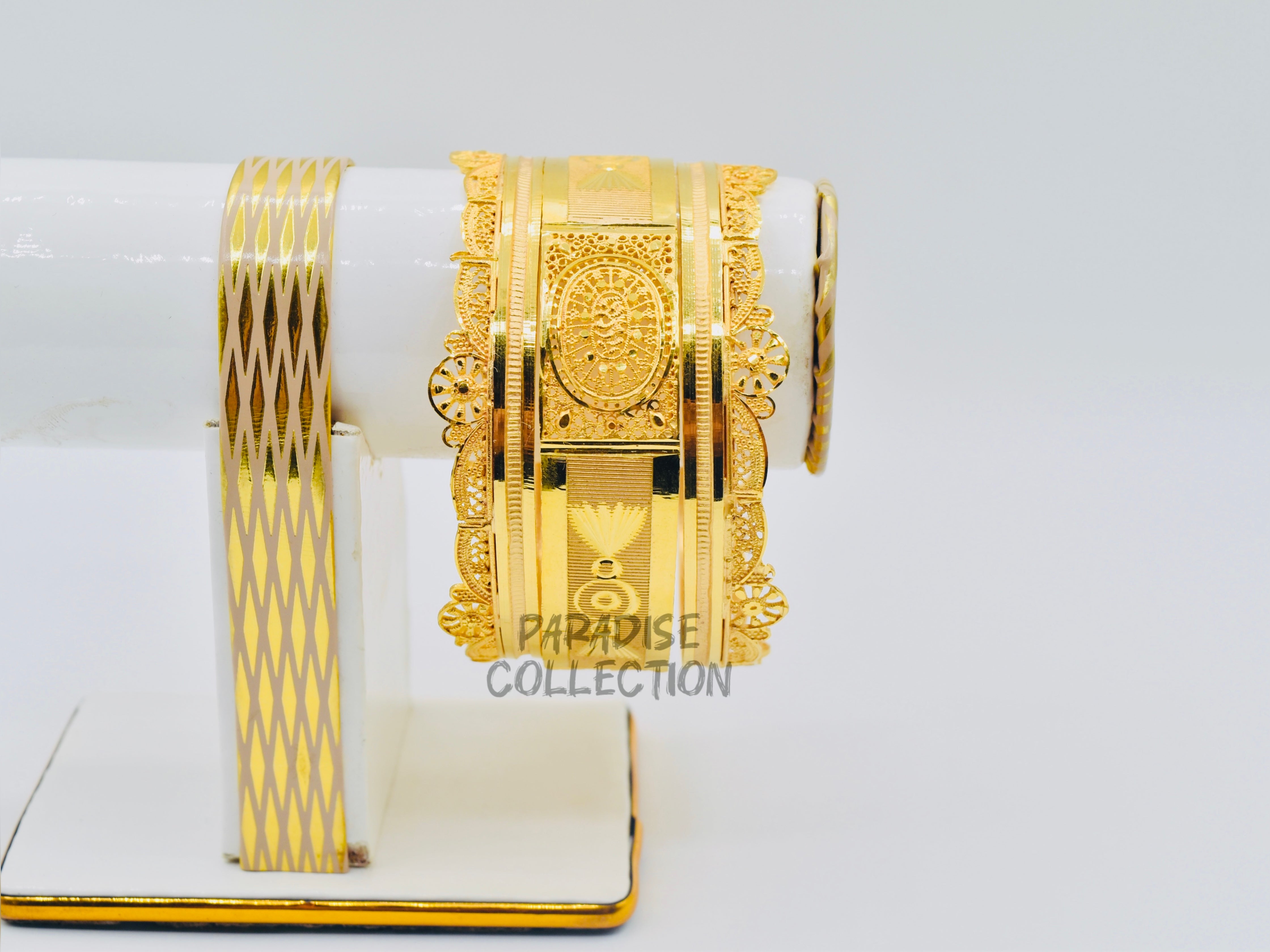KEEP YOUR MONEY IN THE RIGHT PLACE Buy a Remarkable Pack of 3 Bangles With a FREE Jewelry Box β Luxury You Can Afford β¨