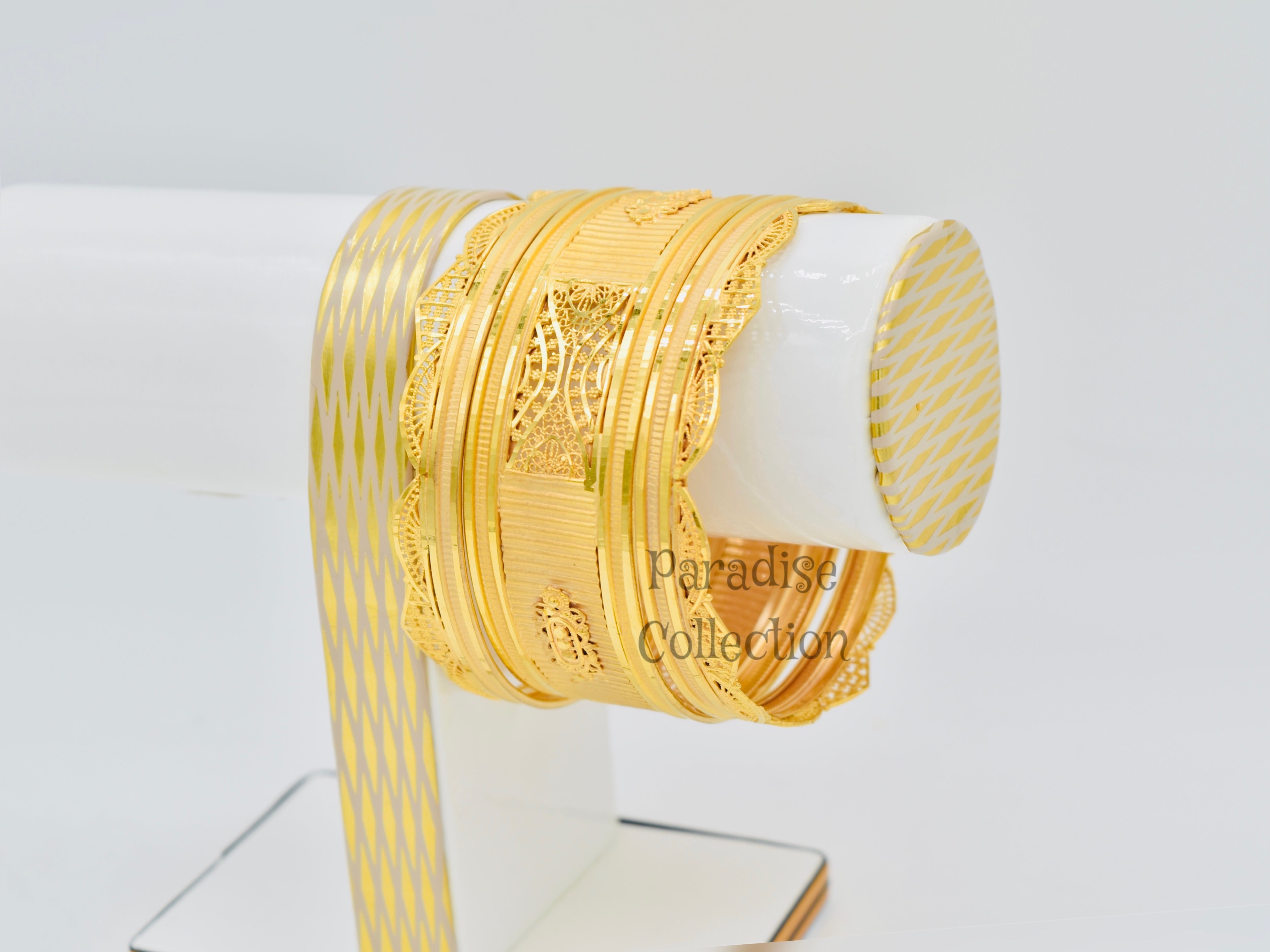 BANGLES ARE THE PERFECT ACCESSORY Buy a High-Class Pack of 3 Bangles With a FREE Jewelry Box β Elevate Your Style Instantly β¨
