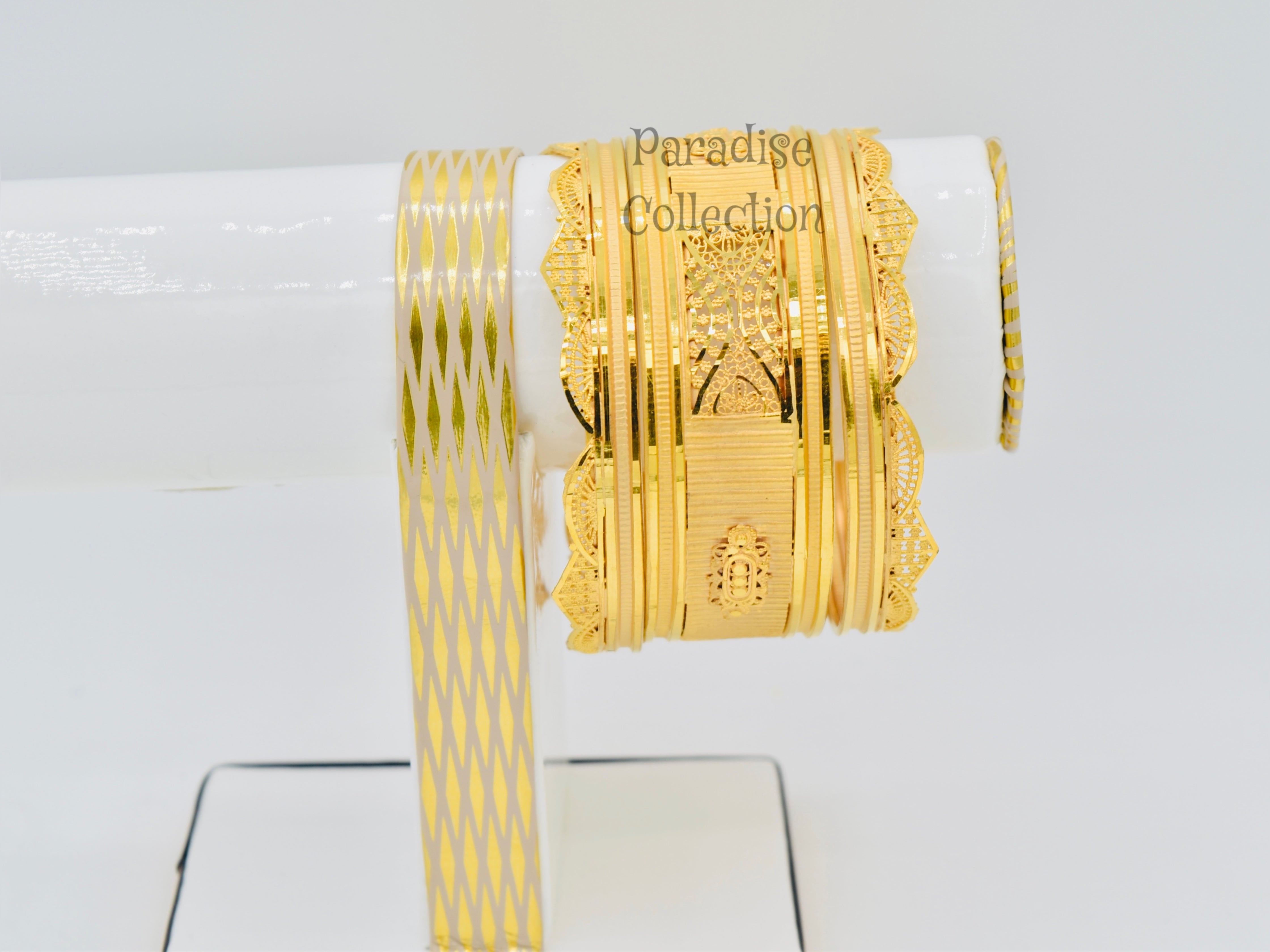 BANGLES ARE THE PERFECT ACCESSORY Buy a High-Class Pack of 3 Bangles With a FREE Jewelry Box β Elevate Your Style Instantly β¨