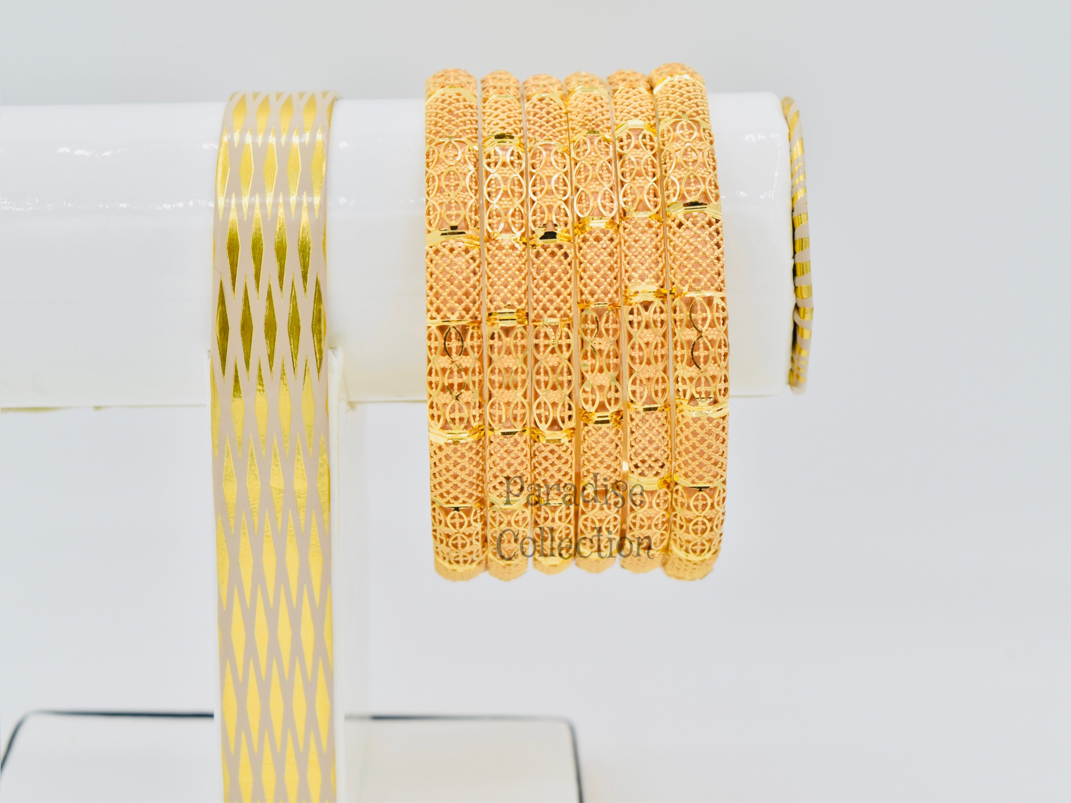 UNFORGETTABLE DESIGN, EXCLUSIVE BANGLES Buy Exclusive Bangles With a FREE Jewelry Box β A Timeless Treasure For Every Occasion β¨