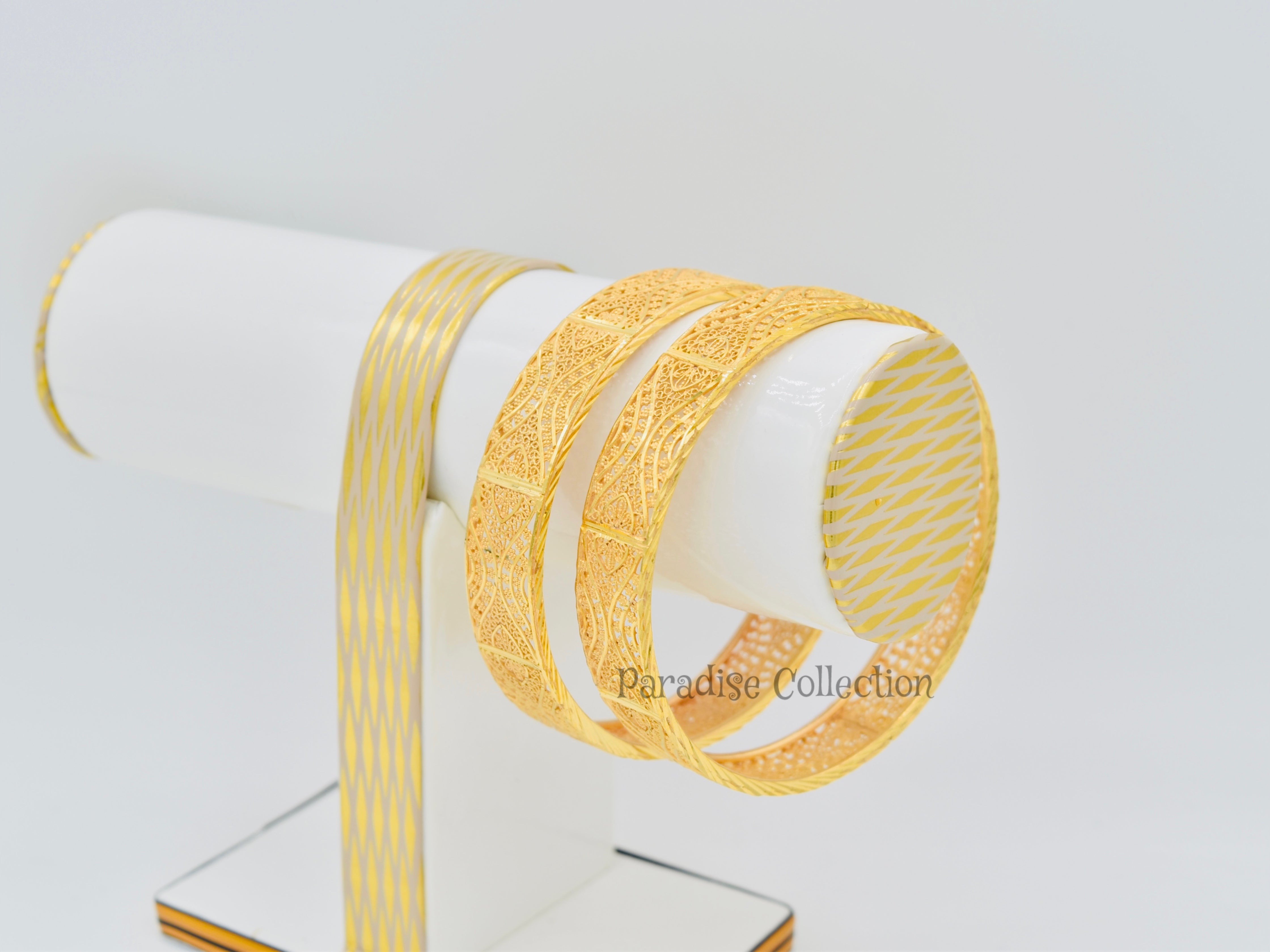 MAKE A STATEMENT WITH EVERY MOVE Buy The 2 Piece Kara Set With a FREE Jewelry Box β Perfectly Crafted, Uniquely You β¨