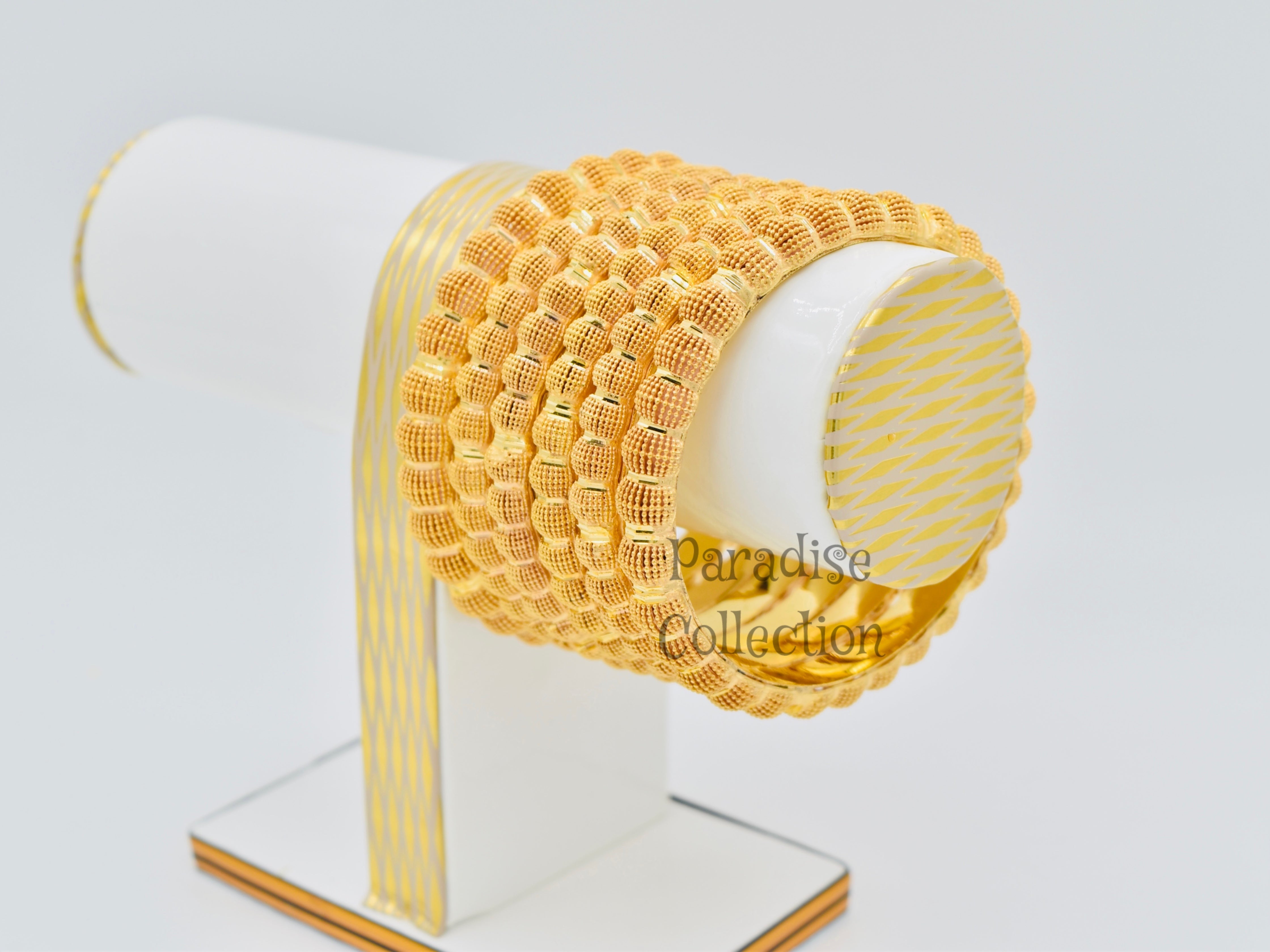ELEVATE YOUR STYLE WITH EVERY SPARKLE Buy The Pack Of 6 Bangles with a FREE Jewelry Box – A Set That Defines Luxury ✨