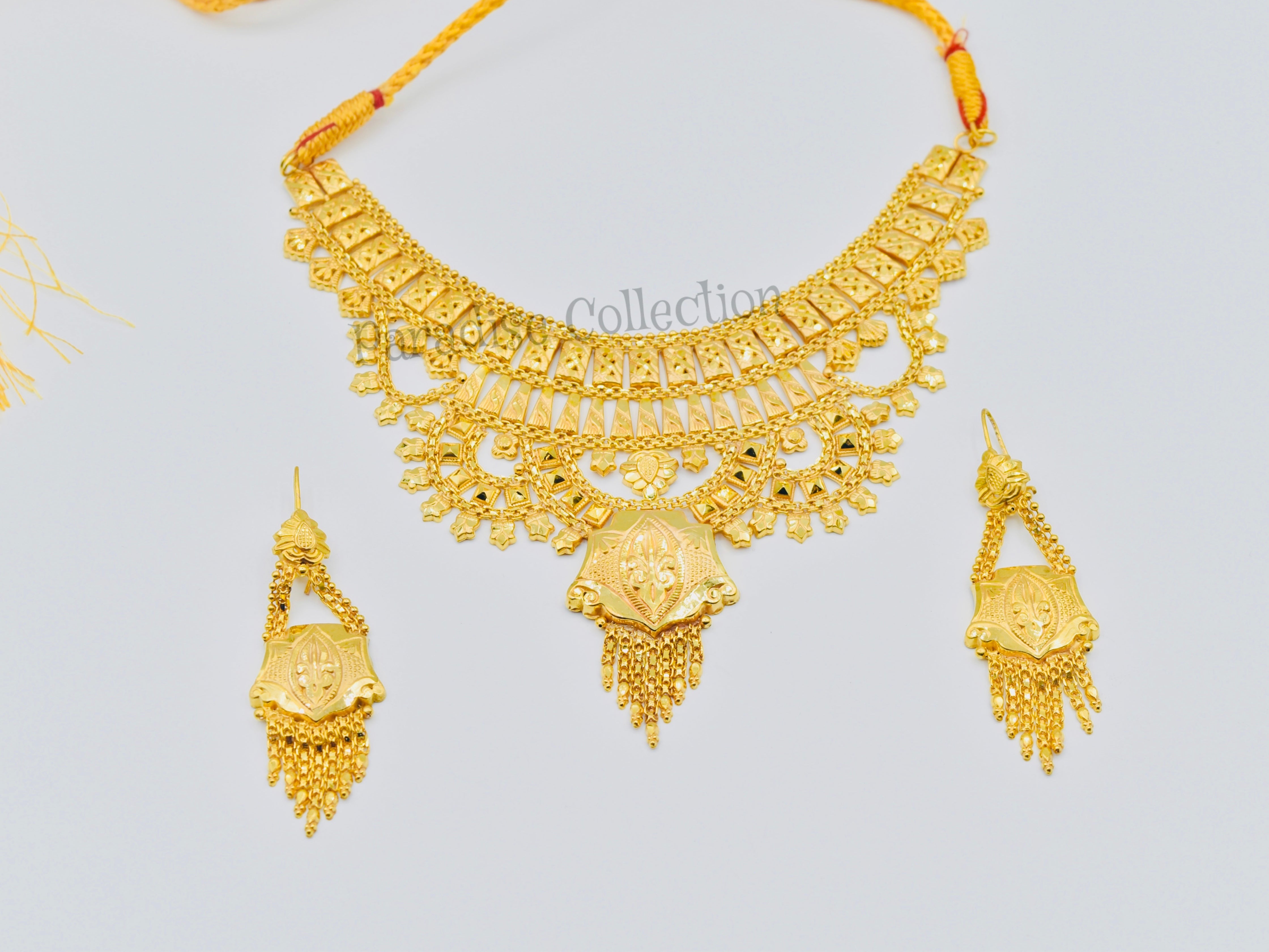 WHERE ELEGANCE MEETS GRACE ✨: BEAUTIFUL NECKLACE SET WITH A FREE BOX 💝