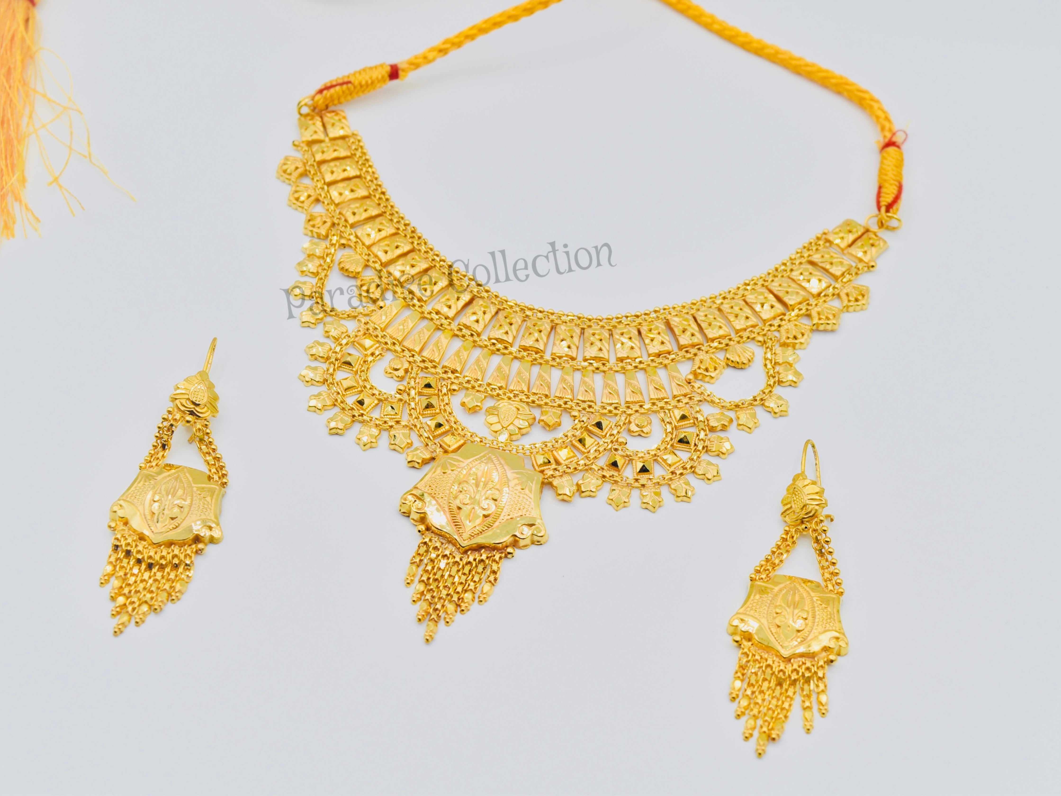 WHERE ELEGANCE MEETS GRACE ✨: BEAUTIFUL NECKLACE SET WITH A FREE BOX 💝