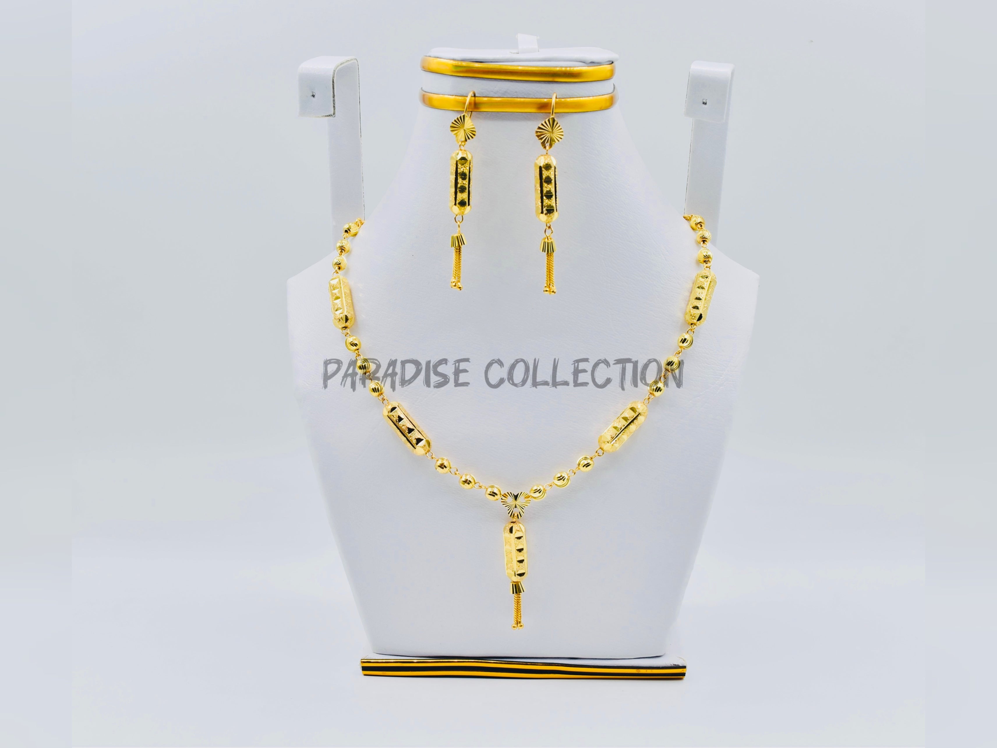 Fine Choice Necklace Set – Beauty Comes With a Free Box