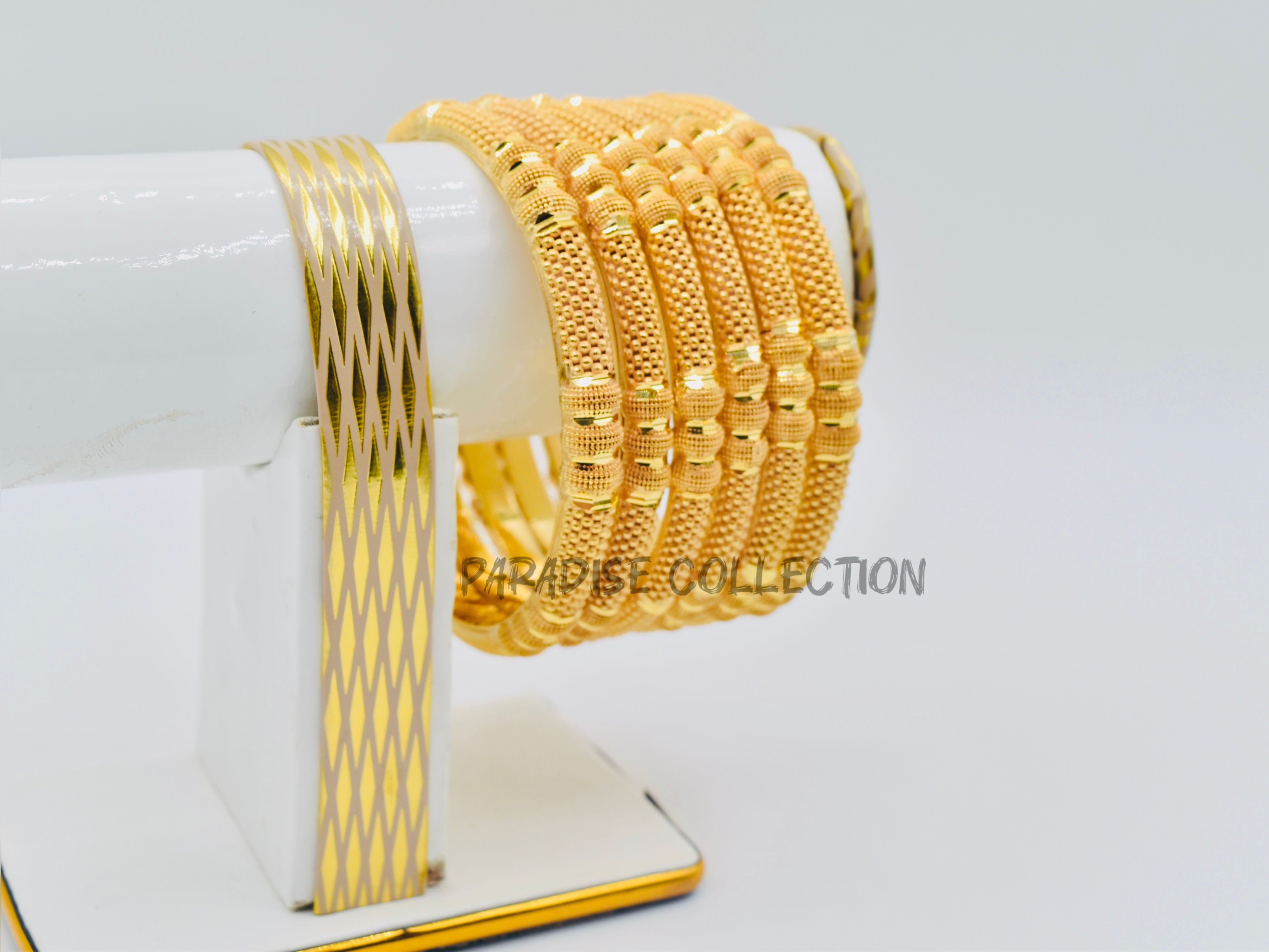 CONFIDENCE IS THE BEST ACCESSORY High-Quality Bangles Set With a FREE Jewelry Box – Style That Speaks for Itself ✨