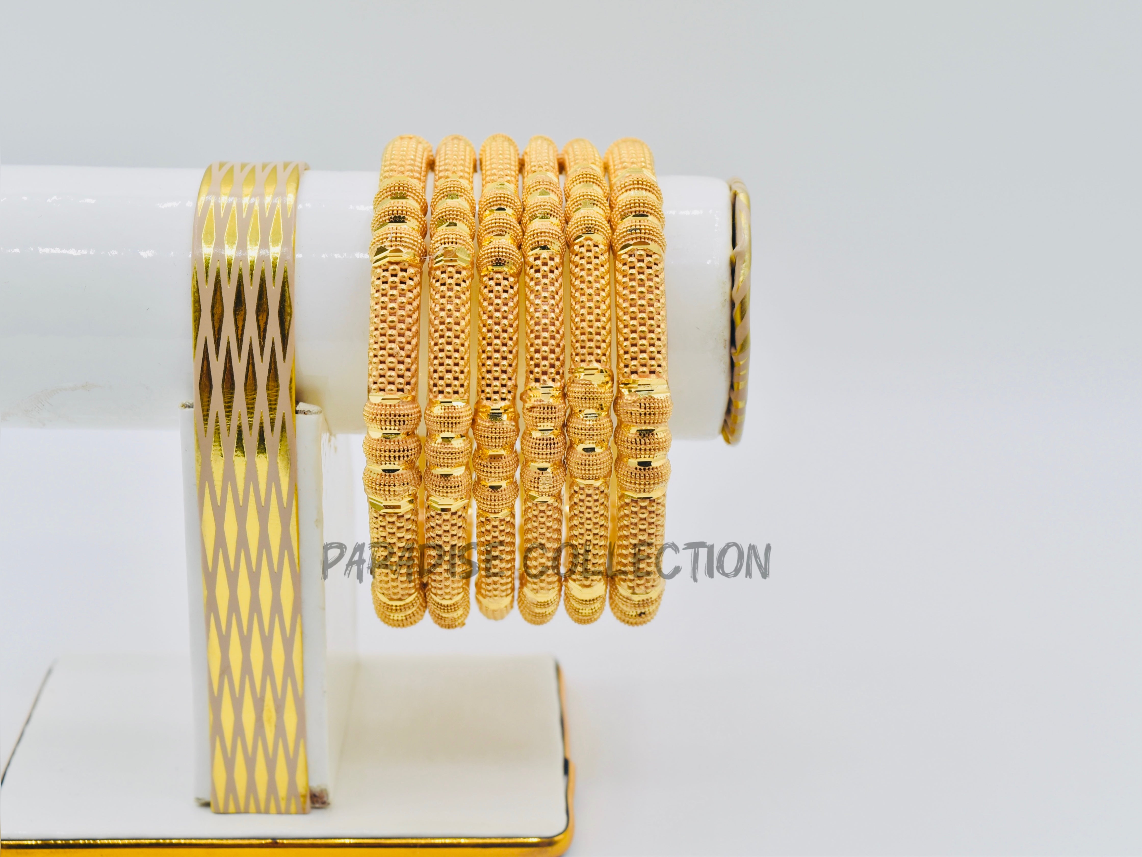 ✨ Crafted With Love, Designed for Elegance Premium Bangles + FREE Jewelry Box Included.