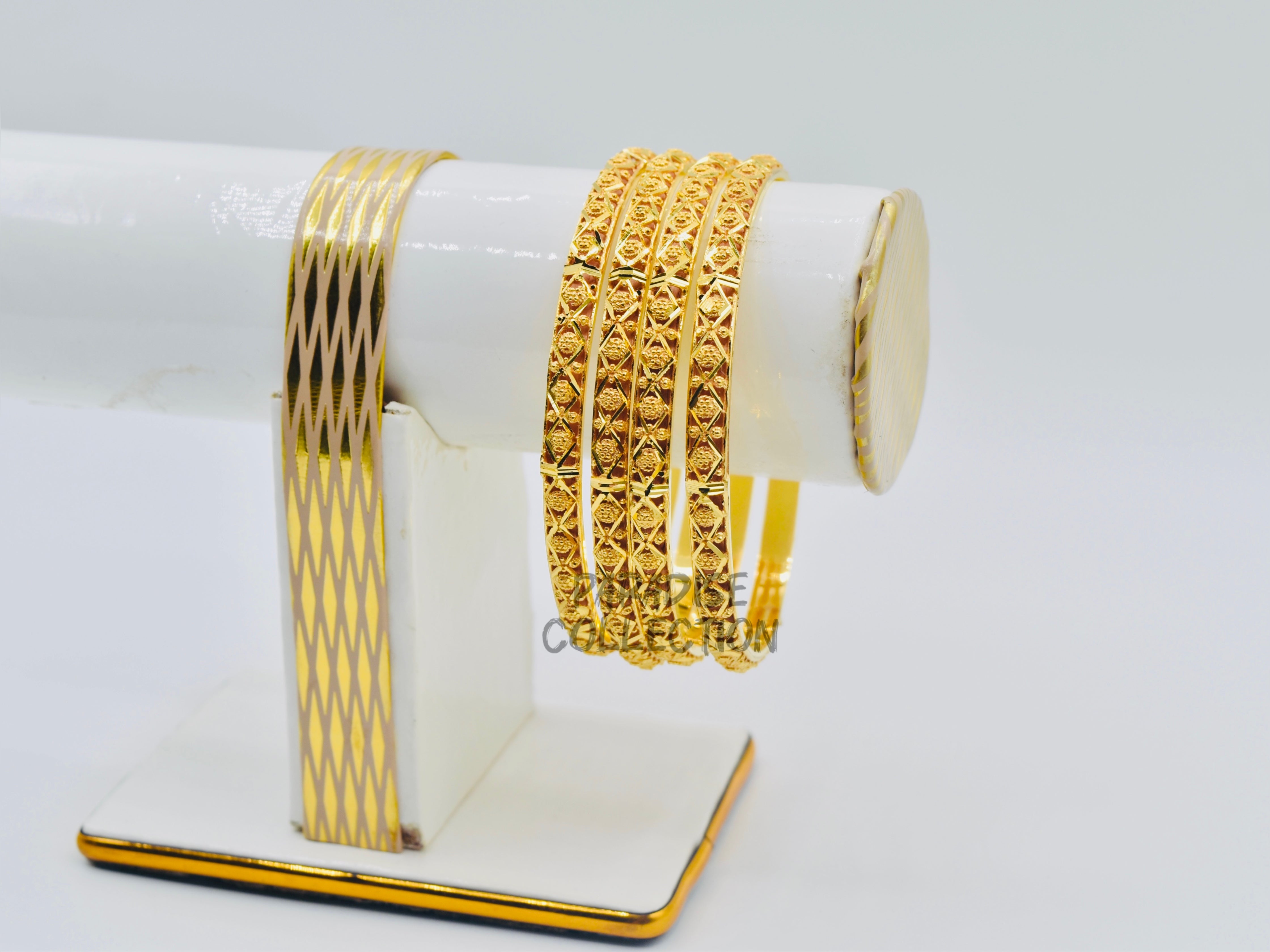 JEWELRY SPEAKS WHEN WORDS FAIL Buy an Outstanding Pack of 4 Bangles With a FREE Jewelry Box – A Timeless Statement of Style ✨