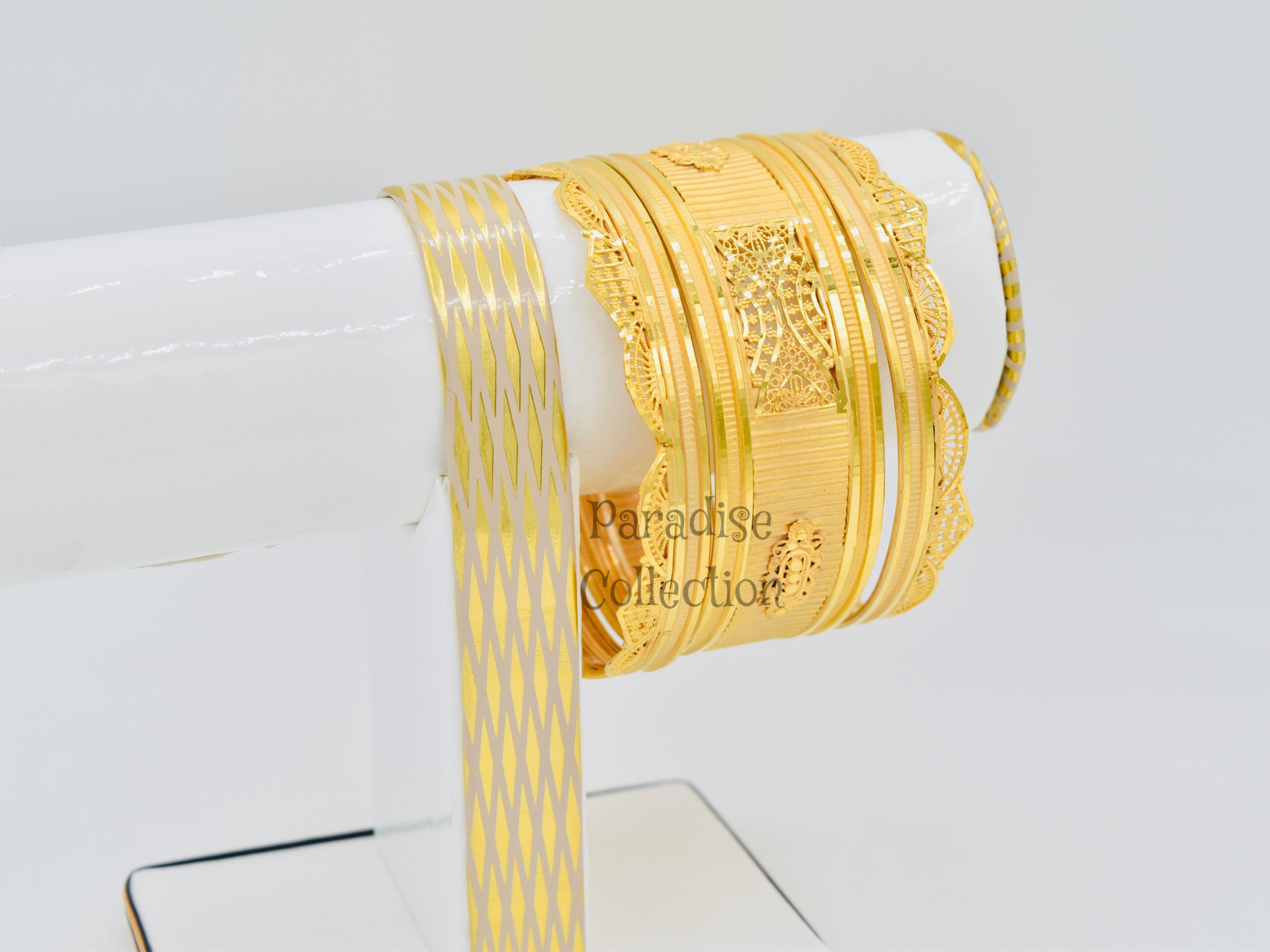 BANGLES ARE THE PERFECT ACCESSORY Buy a High-Class Pack of 3 Bangles With a FREE Jewelry Box – Elevate Your Style Instantly ✨