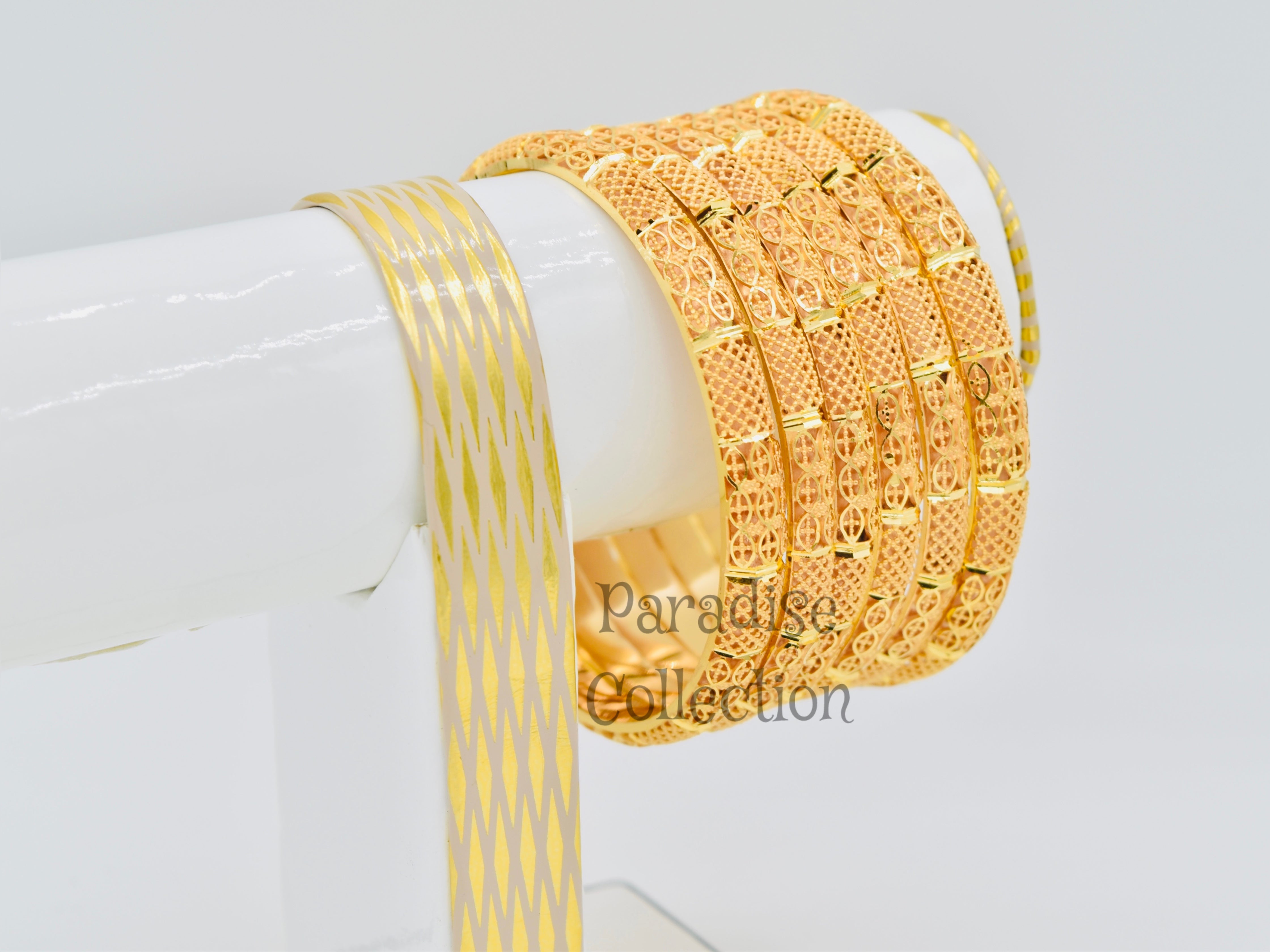UNFORGETTABLE DESIGN, EXCLUSIVE BANGLES Buy Exclusive Bangles With a FREE Jewelry Box – A Timeless Treasure For Every Occasion ✨