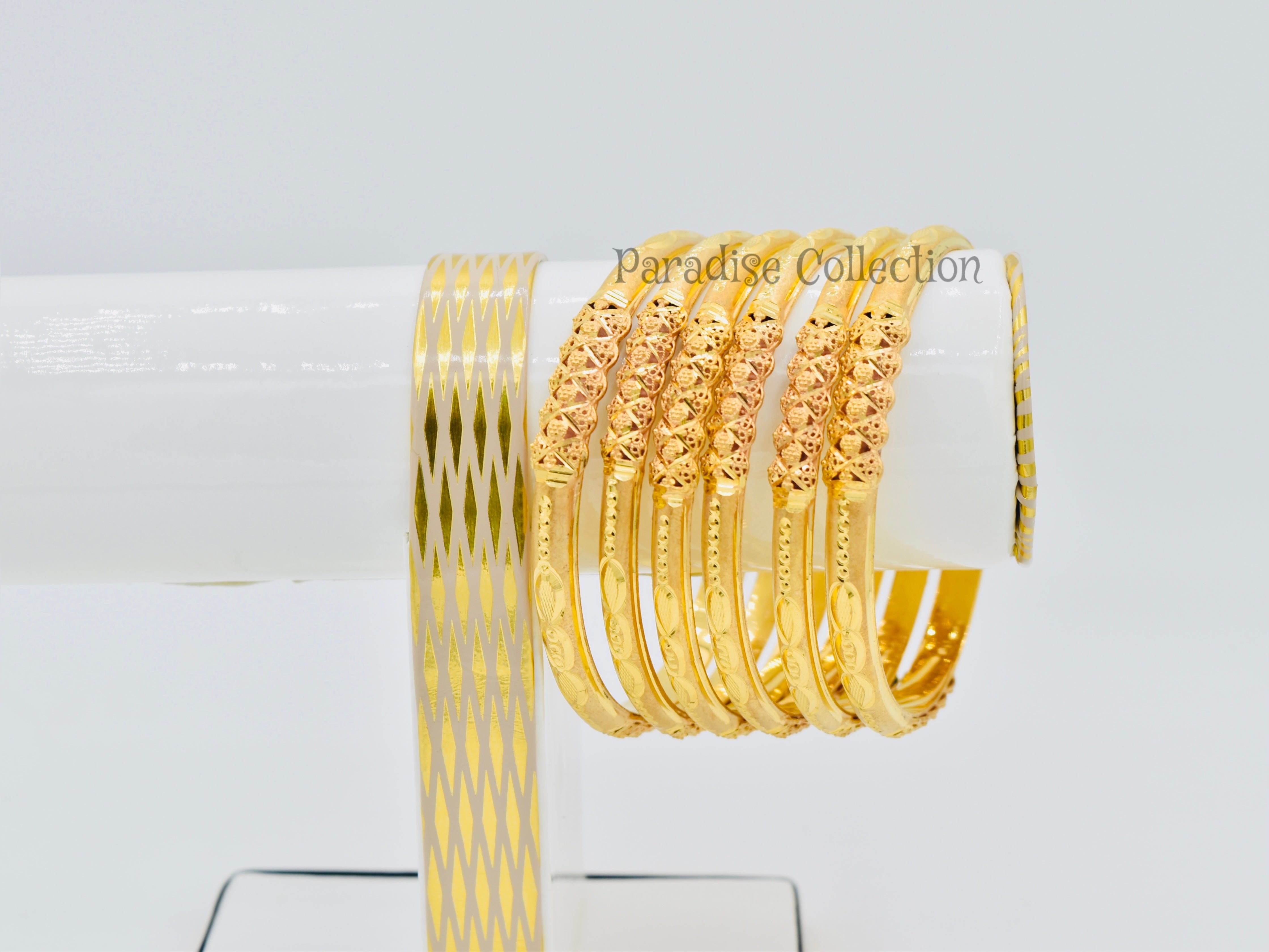 💕 Made for Women Who Shine Elegant Bangles With a FREE Jewelry Box.