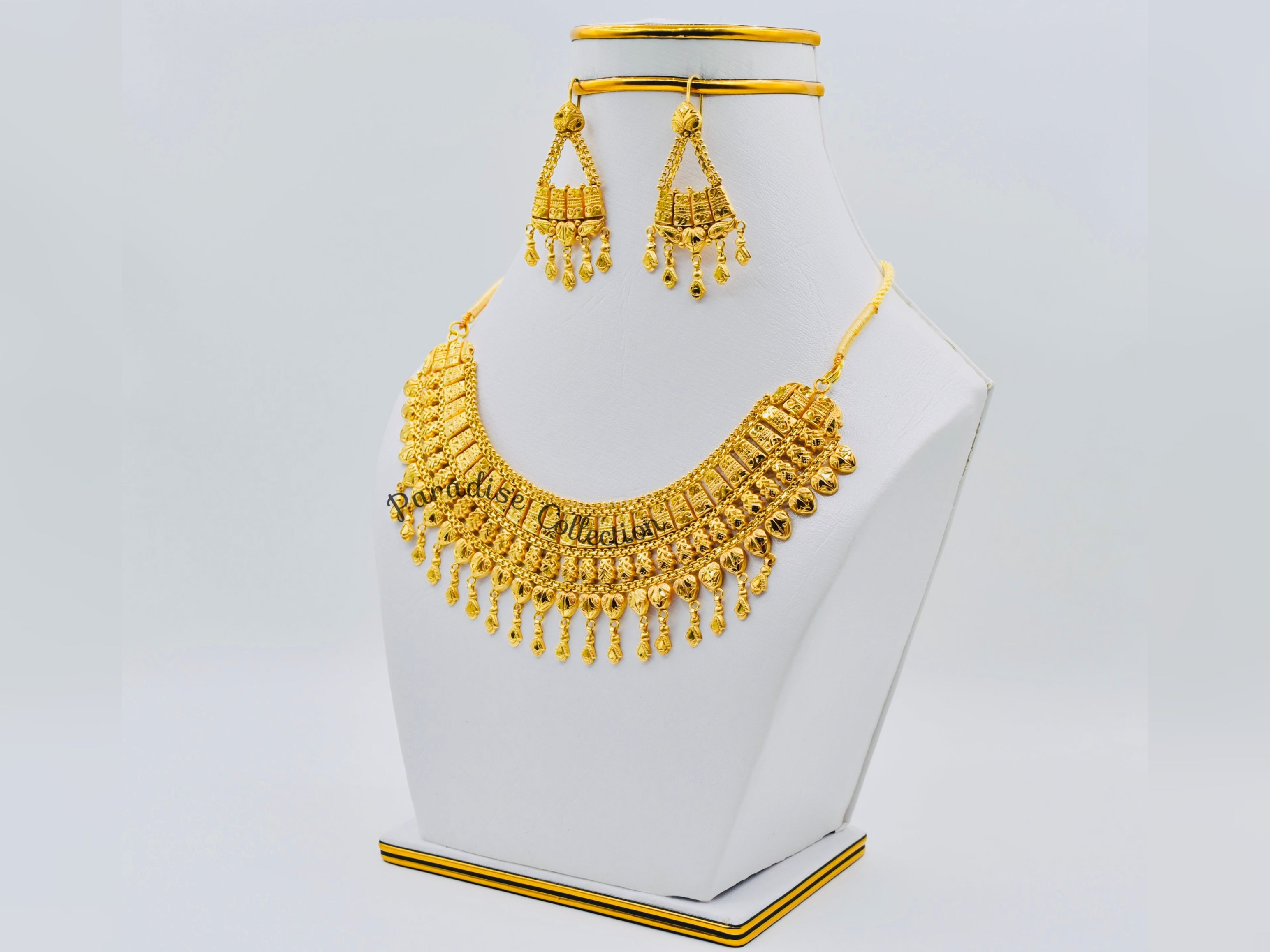 Elegant Women’s Necklace Set With Bonus Jewellery Box