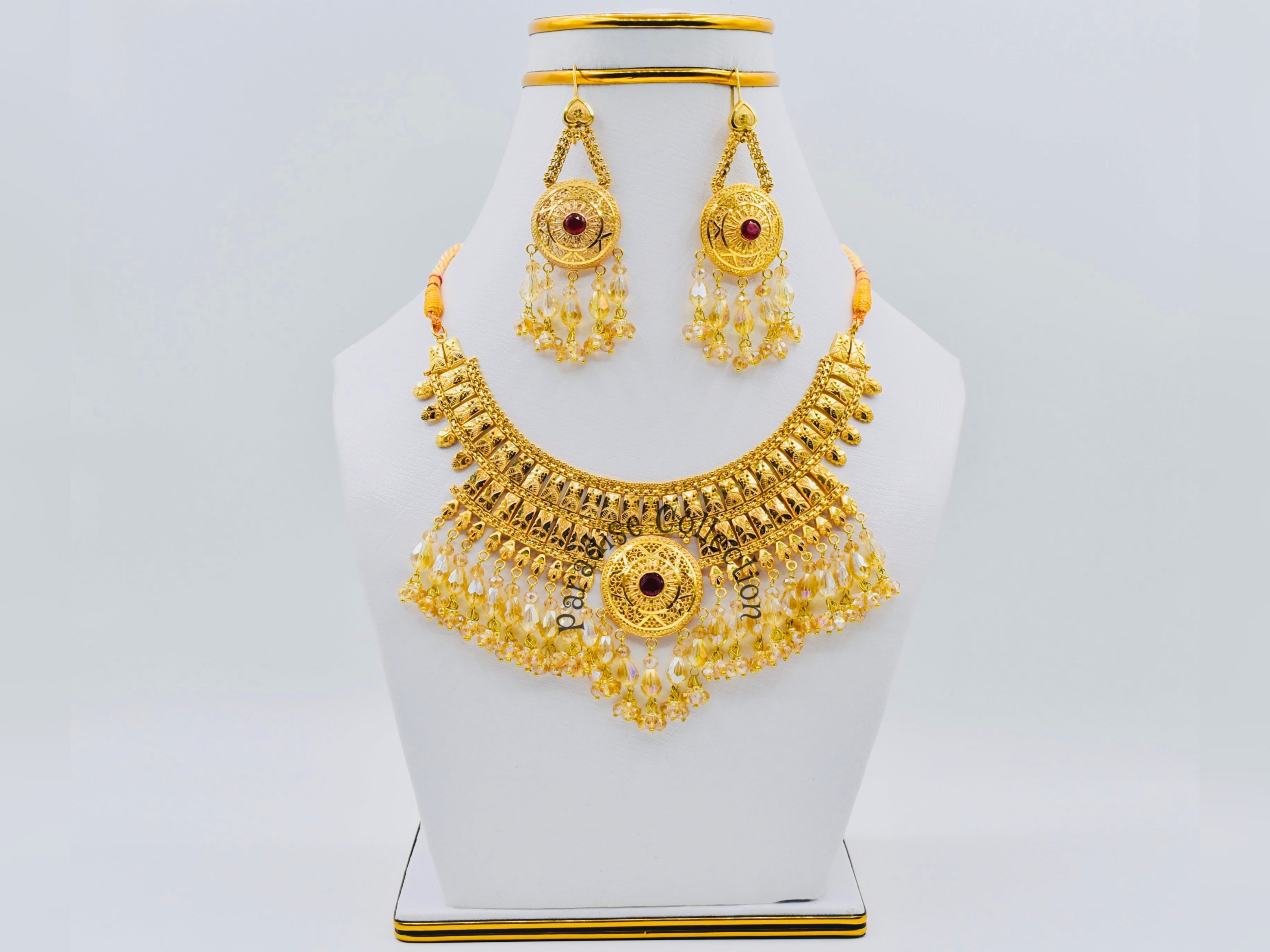 Don’t Miss Out! Premium Necklace Set + Free Jewellery Box 💛