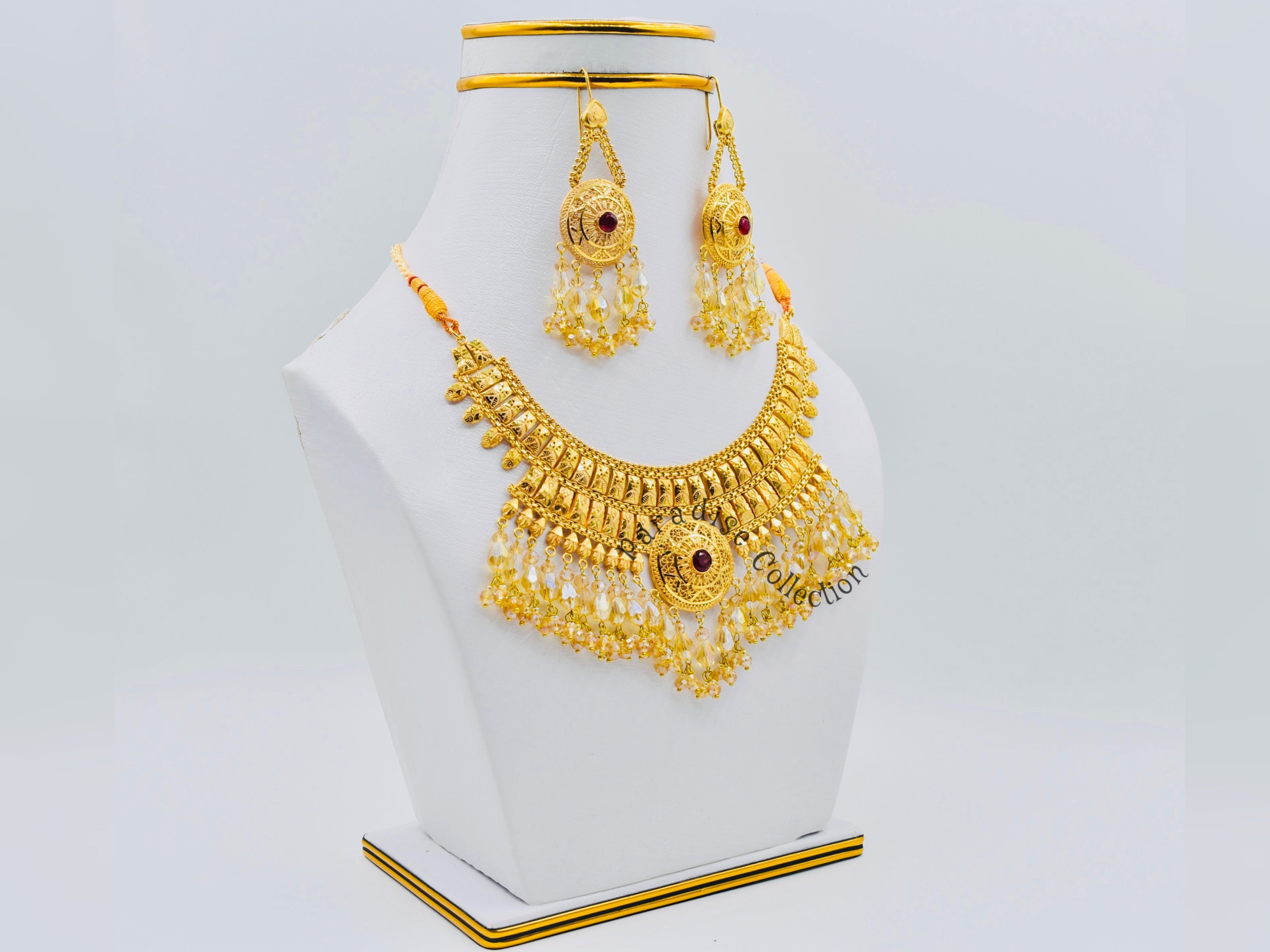 Don’t Miss Out! Premium Necklace Set + Free Jewellery Box 💛