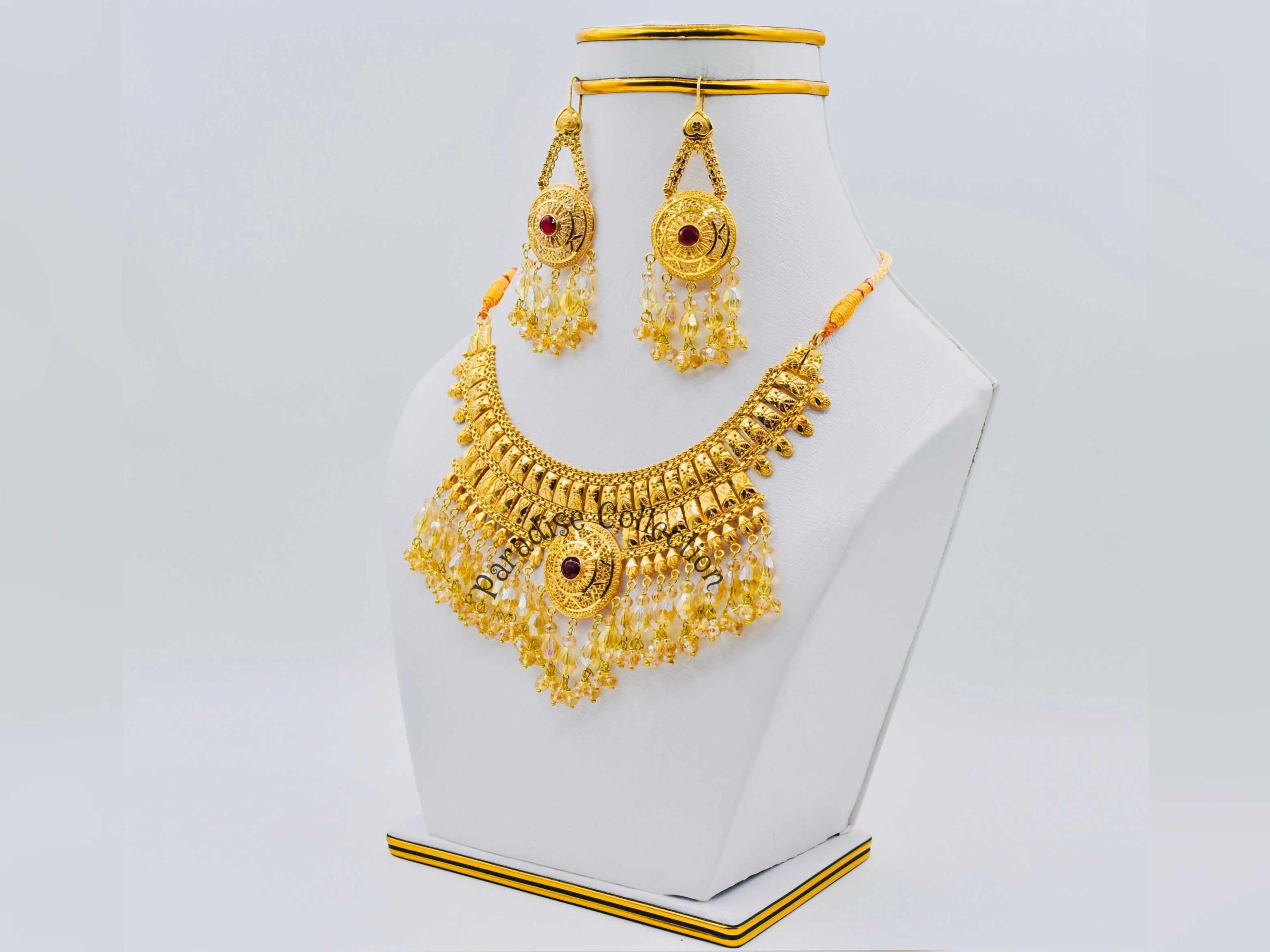 Don’t Miss Out! Premium Necklace Set + Free Jewellery Box 💛