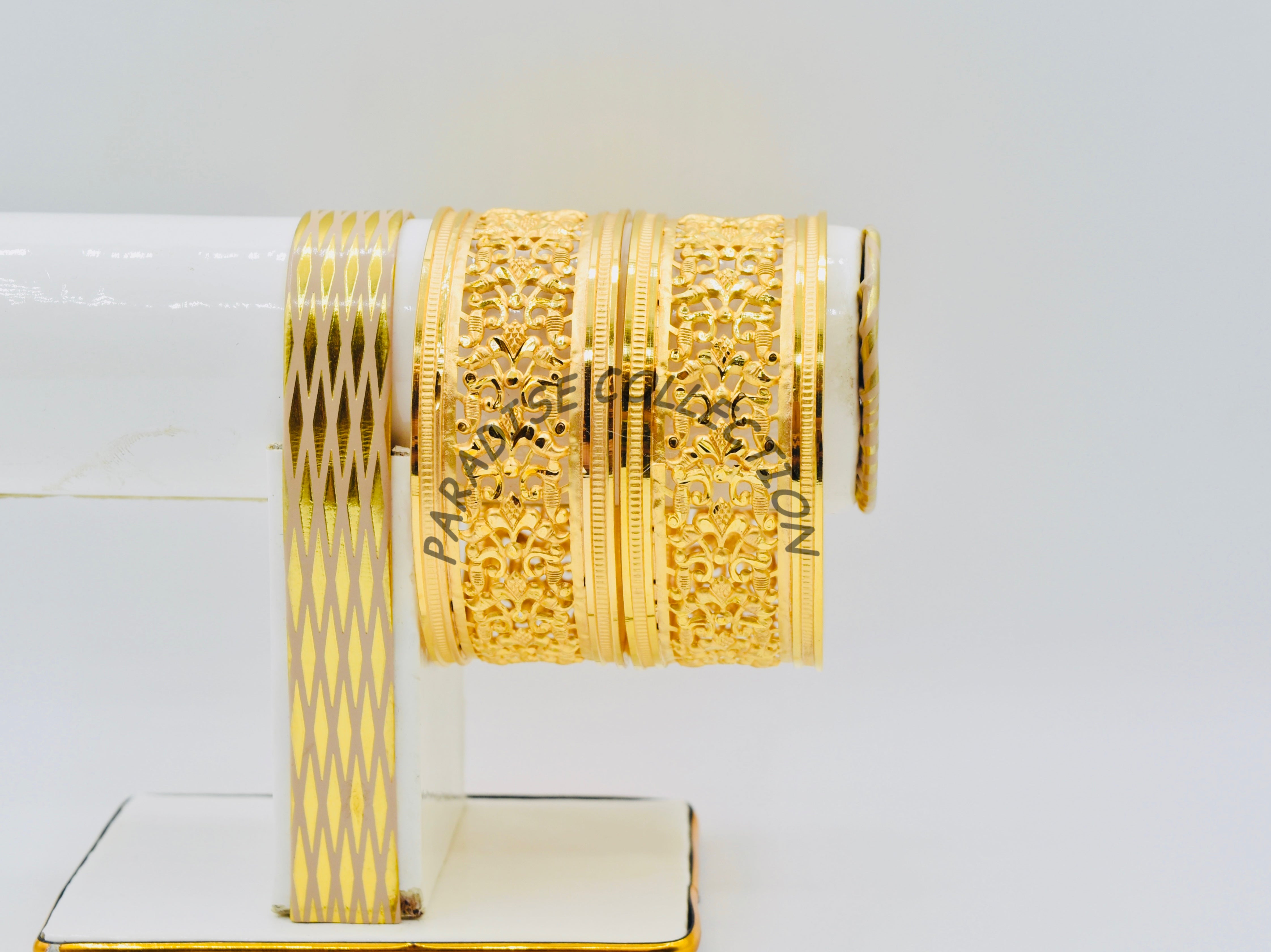 HIGH-CLASS BANGLES ARE HERE! 💎 FREE JEWELRY BOX INSIDE 🎁 – LIMITED TIME OFFER ⏳