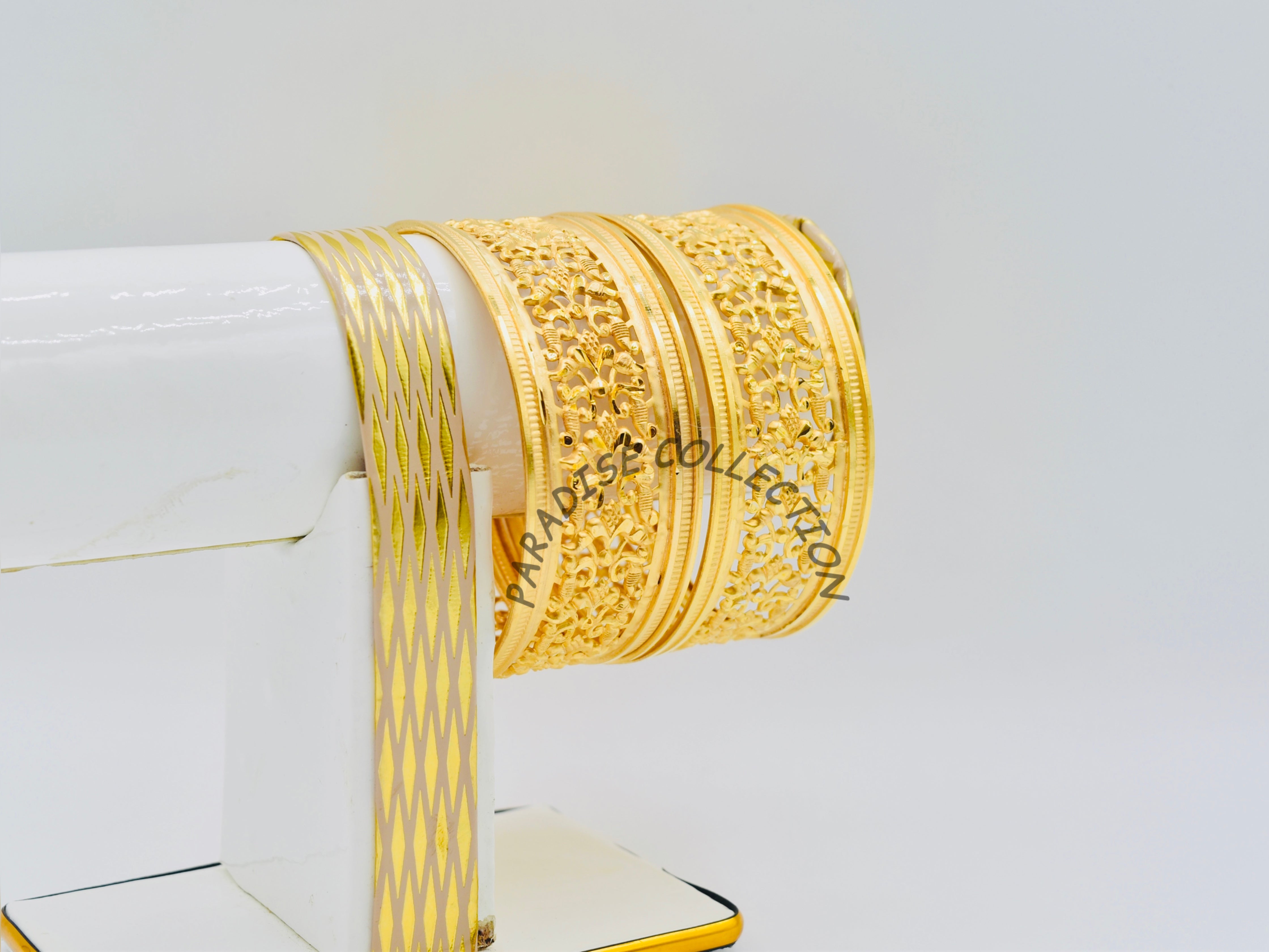 HIGH-CLASS BANGLES ARE HERE! 💎 FREE JEWELRY BOX INSIDE 🎁 – LIMITED TIME OFFER ⏳