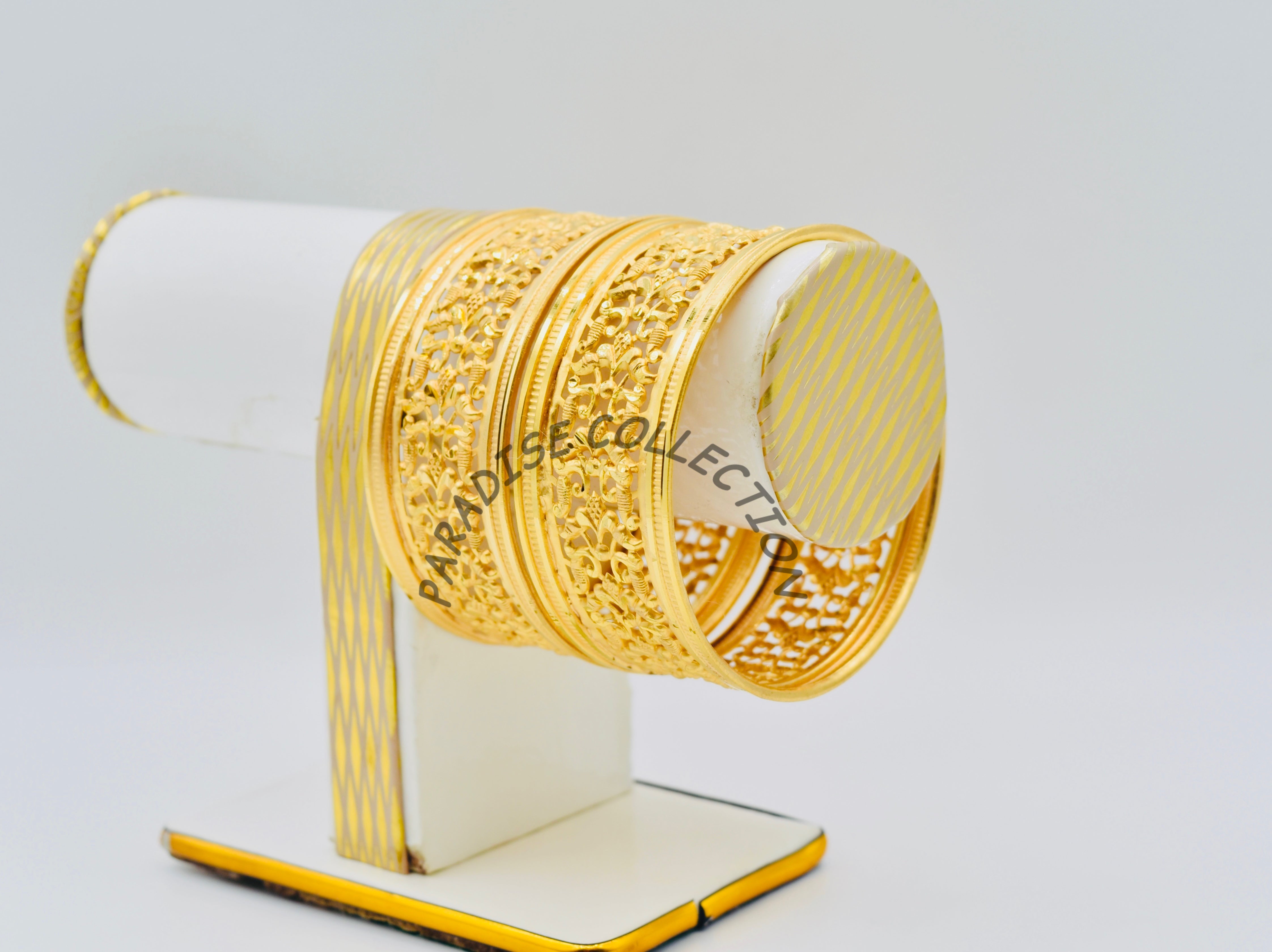 HIGH-CLASS BANGLES ARE HERE! 💎 FREE JEWELRY BOX INSIDE 🎁 – LIMITED TIME OFFER ⏳