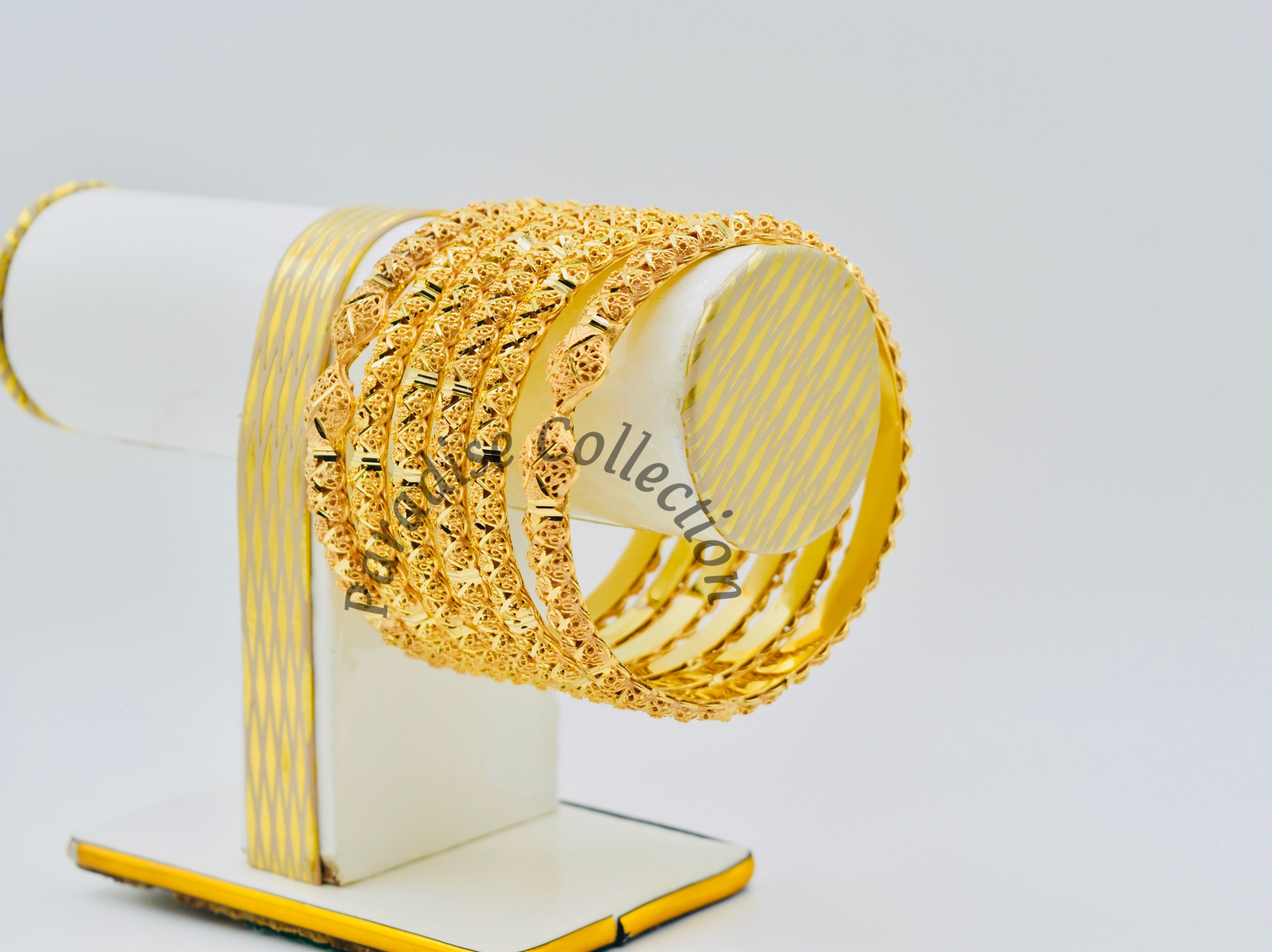 ELEVATE YOUR STYLE WITH PREMIUM BANGLES 💎, NOW COMES WITH A COMPLIMENTARY JEWELRY BOX 🎀