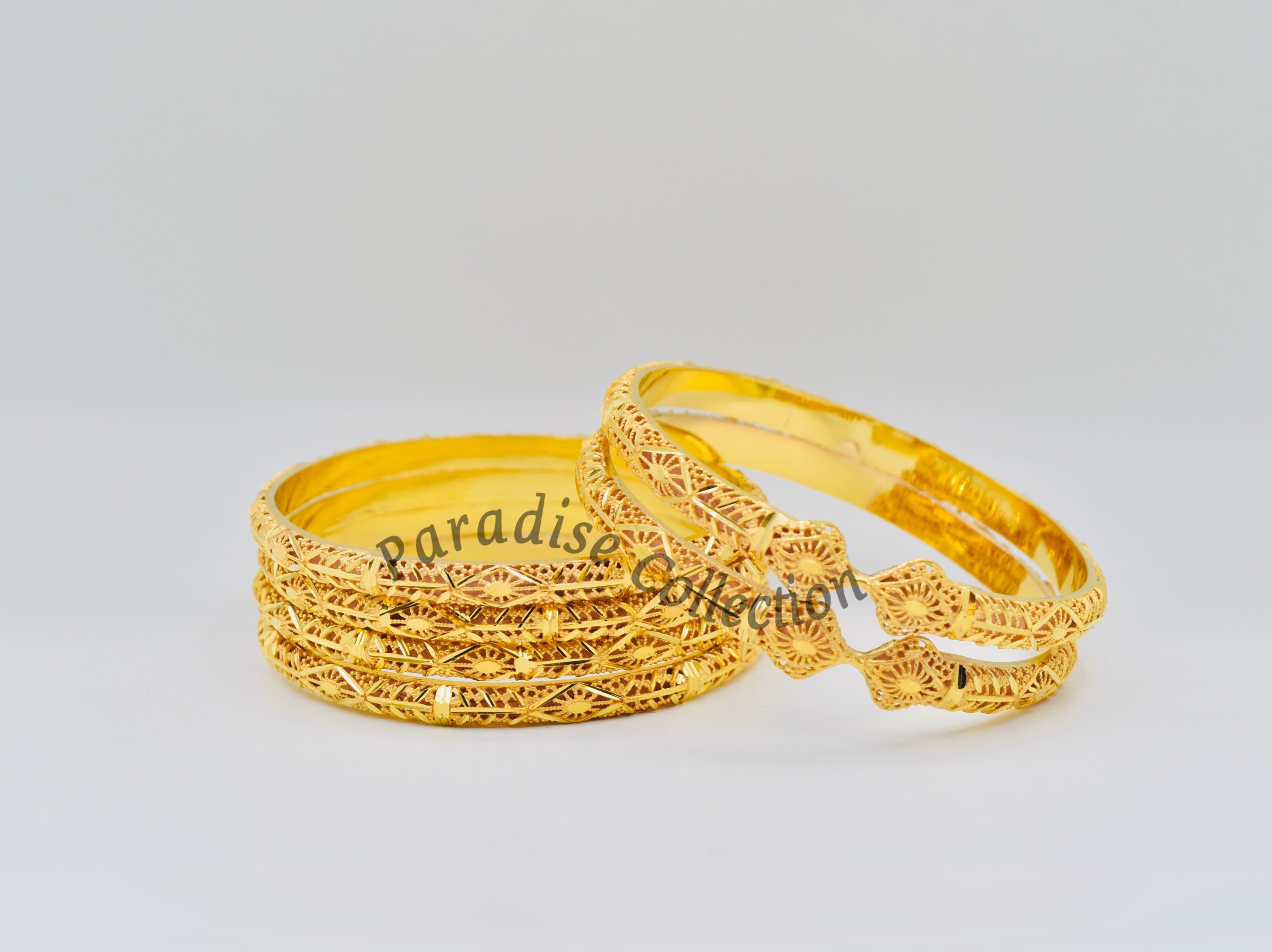 STEP INTO LUXURY 👑: EXQUISITE BANGLES WITH A FREE ELEGANT JEWELRY BOX 🎁
