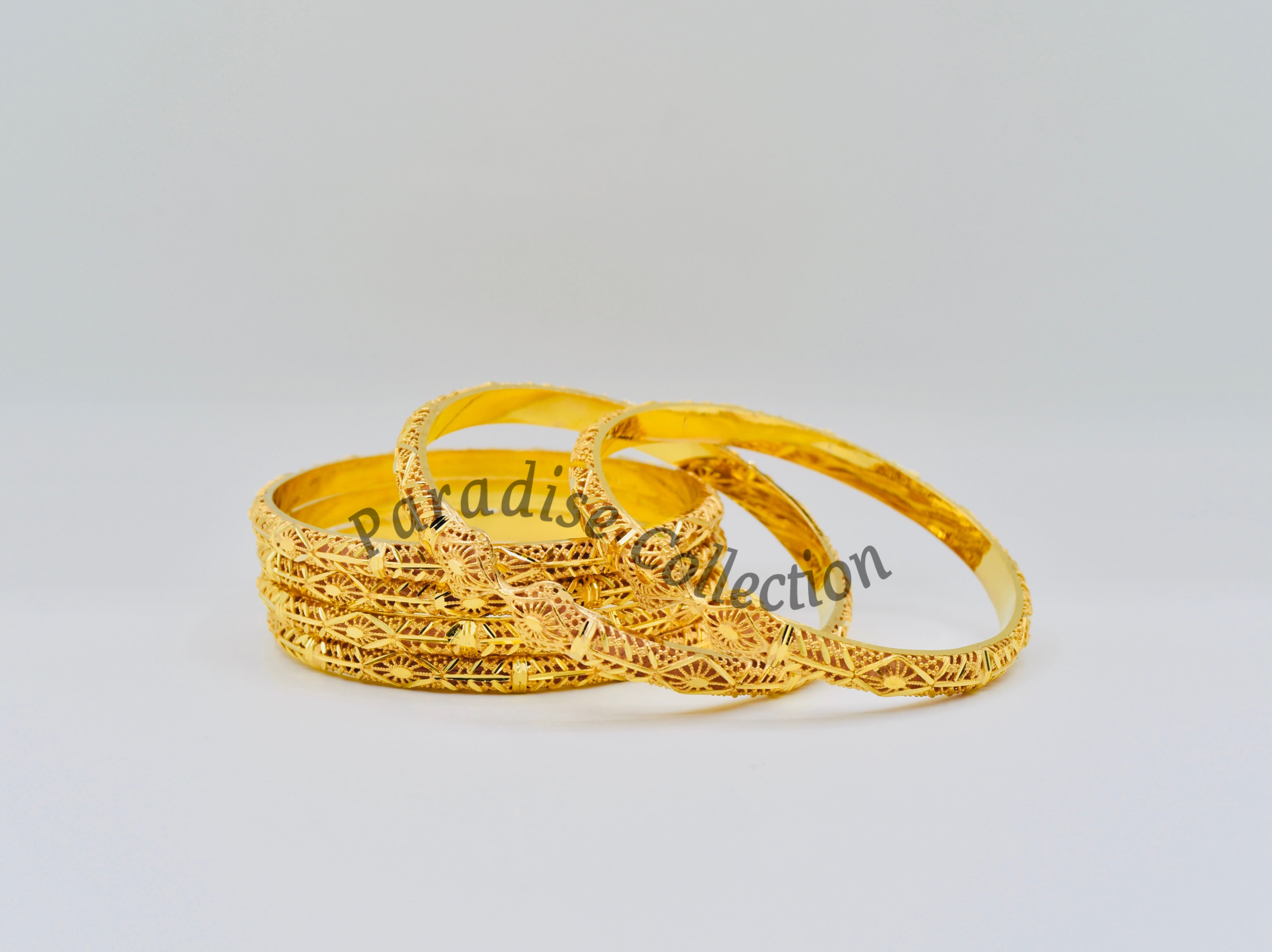 STEP INTO LUXURY 👑: EXQUISITE BANGLES WITH A FREE ELEGANT JEWELRY BOX 🎁