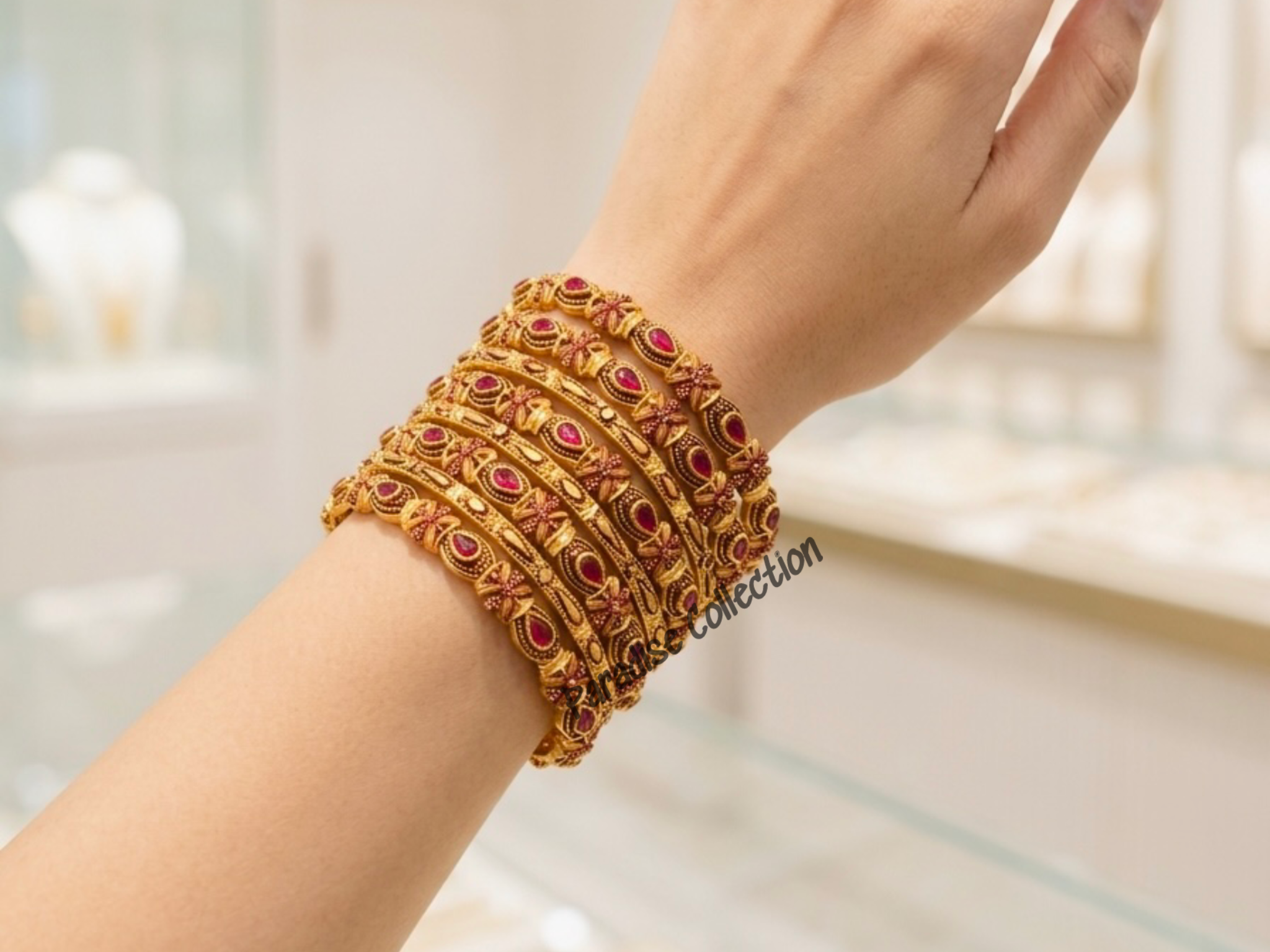 Grace, Glamour & a Touch of Sparkle – Bangles Set + FREE Jewelry Box 🎁